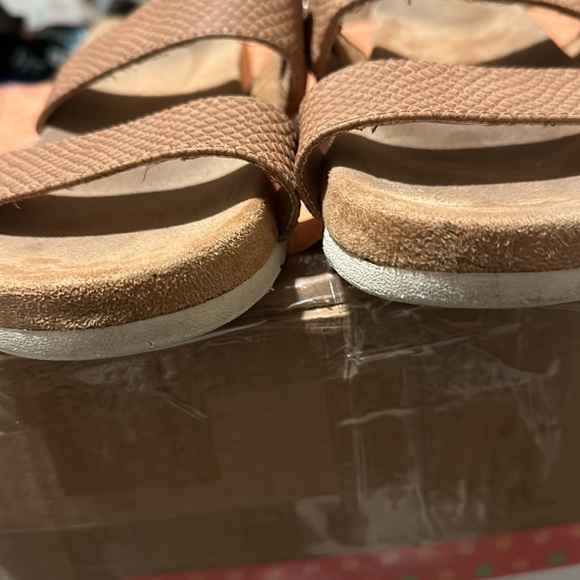 Cliff’s sandals - Picture 3 of 3